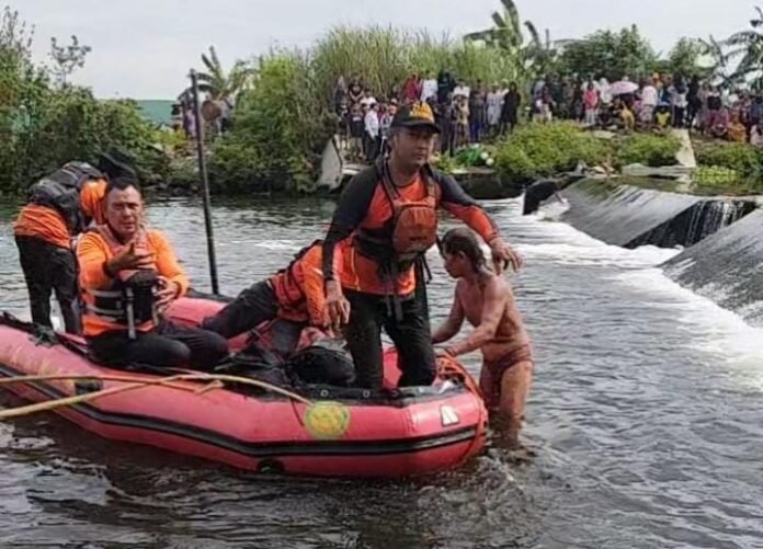Korban tenggelam di Sungai Afaur Kanal Jebor, Sabtu (22/11/2025). (Foto:Sam)