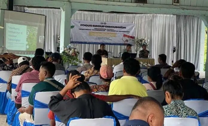 Focus Group Discussion (FGD) kedua di kawasan transmigrasi Kolikapa, Kecamatan Maukaro, Kabupaten Ende, Nusa Tenggara Timur. (Foto : Dok UNDIP)