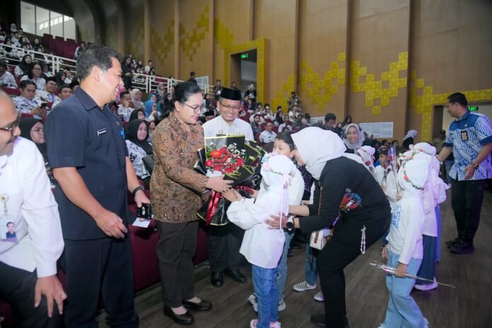 Puncak Peringatan Hari Guru Nasional (HGN) Tahun 2025 di Taman Budaya Raden Saleh pada Selasa (25/11/2025). (Foto : Dok Pemkot Semarang)