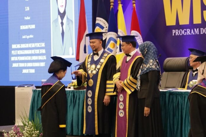 Wisudawan dalam prosesi Wisuda ke-86 Udinus. (Foto : Dok Udinus)