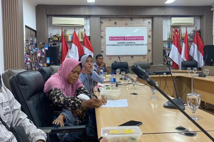 LBH Semarang, dan LPKBH UNISNU saat mendatangi kantor Komnas Perempuan di Jakarta. (Foto:ist)