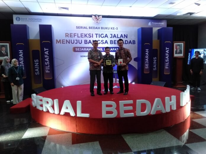 Bank Indonesia Jawa Tengah (KPwBI Jateng) menggelar Serial Bedah Buku ketiga bertema “Refleksi Tiga Zaman (Sejarah, Sains, Filsafat) Menuju Bangsa Beradab” pada Jumat (21/11/2025). (Foto : Dok JN)