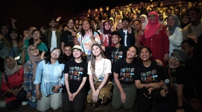 Mawar de Jongh saat berfoto bersama di DP Mall Semarang, Selasa (18/11/2025). (Foto : Dok JN)