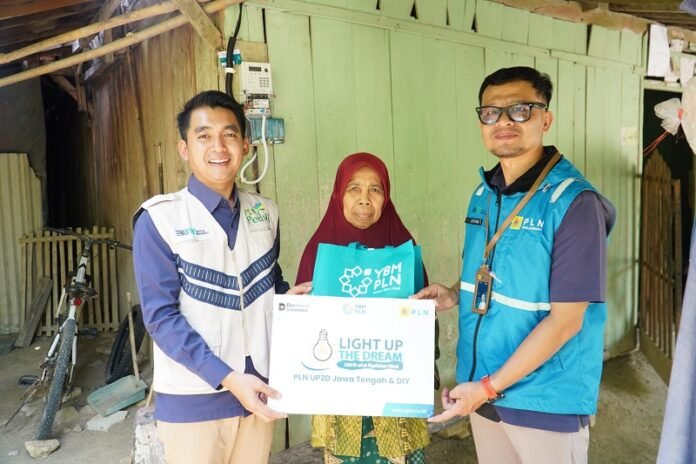 PLN UP2D Jateng dan DIY beri sambungan listrik gratis