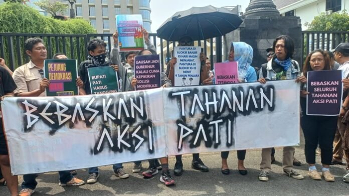Warga Pati yang demo di Polda Jateng (Foto:kamal)