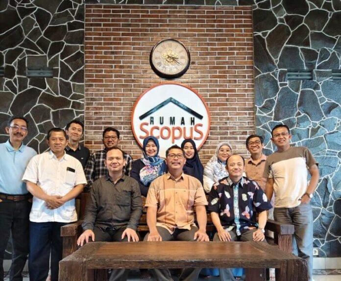 UIN Walisongo Semarang menyelenggarakan kegiatan pelatihan dan klinik artikel internasional “Scopus Camp” selama tiga hari penuh, mulai Senin – Rabu (24–26/11/2025), bertempat di Rumah Scopus Yogyakarta. (Foto : Dok UIN Walisongo)