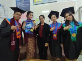 Wisuda terbaik STIKes Elisabeth Semarang