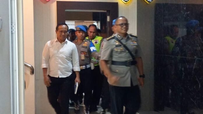 AKBP Basuki saat keluar dari sidang Komisi Kode Etik Polri (KKEP) di Polda Jateng, Rabu (3/12/2025). (Foto:Kamal)