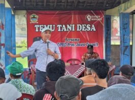 Ketua DPRD Jateng Sumanto saat acara Temu Tani di Desa Dagen, Kecamatan Jaten, Kabupaten Karanganyar, belum lama ini. (Foto : Dok DPRD Jateng)