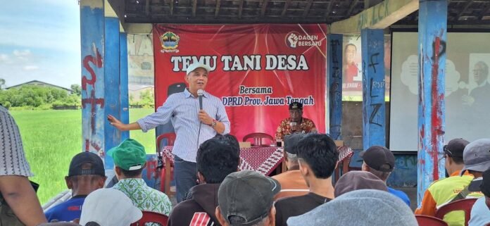 Ketua DPRD Jateng Sumanto saat acara Temu Tani di Desa Dagen, Kecamatan Jaten, Kabupaten Karanganyar, belum lama ini. (Foto : Dok DPRD Jateng)