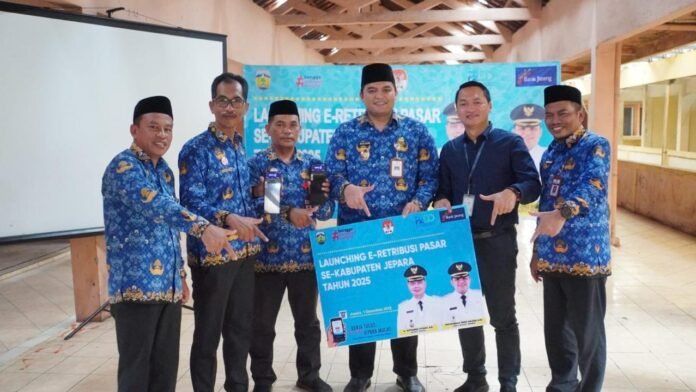 Peluncuran aplikasi e-Retribusi Pasar bertempat di Pasar Jepara I, pada Senin (1/12/2025). (Foto : Dok Bank Jateng)