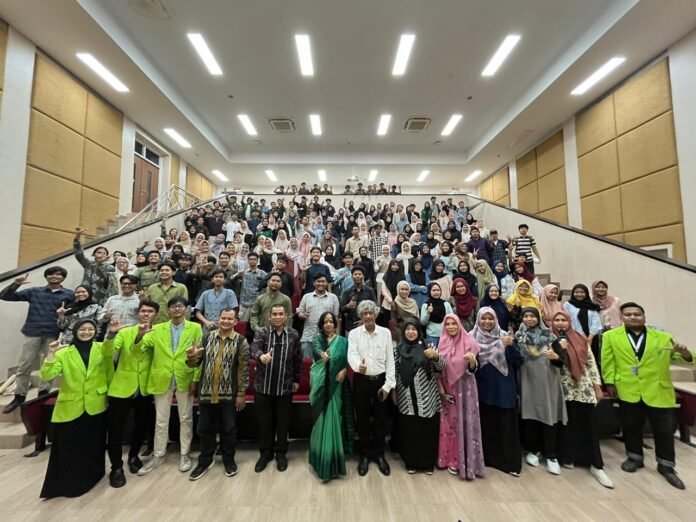 UIN Walisongo Semarang sukses menyelenggarakan Seminar Pengelolaan Sampah dengan tema Circular Economy and Resource Efficiency. (Foto : Dok UIN Walisongo Semarang)