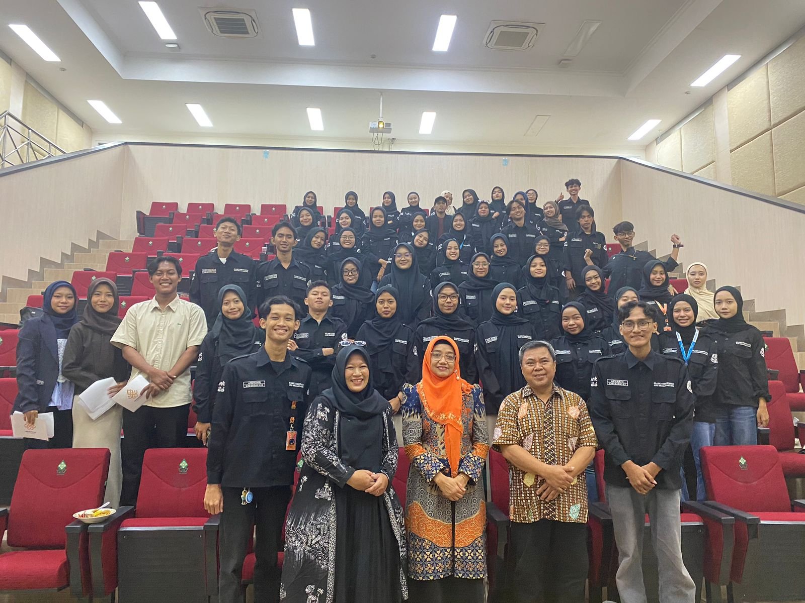 UIN Walisongo UIN Walisongo Semarang Talkshow Bedah Buku “Joni Melawan Arus dan Sok Mben di Teater Sosial Humaniora UIN Walisongo. (Foto : Dok UIN Walisongo Semarang)