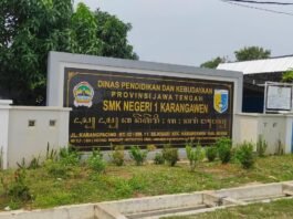 Keluhan wali murid terkait dugaan biaya seragam sekolah hingga Rp 2 juta. (Foto:Sam)