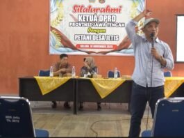 Petani di Desa Jetis, Kecamatan Jaten, Kabupaten Karanganyar, belum lama ini. (Foto : Dok DRPD Jateng)