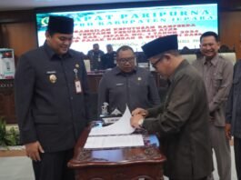 DPRD Kabupaten Jepara menggelar Rapat Paripurna dengan agenda pengambilan keputusan terhadap Perubahan atas Peraturan Daerah (Perda) Kabupaten Jepara. (Foto : Nizar)