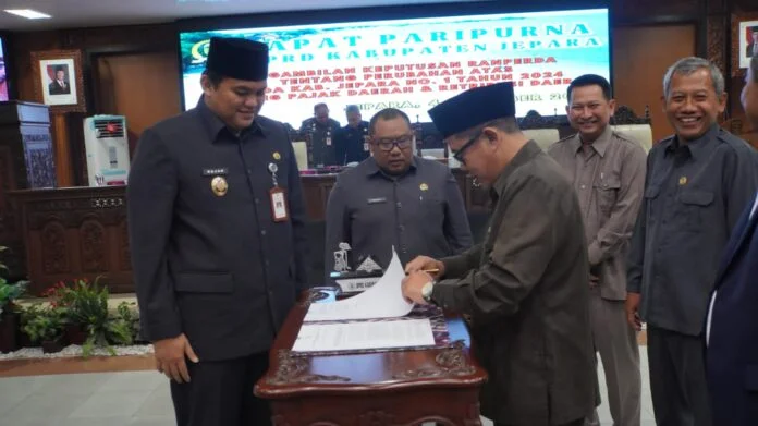 DPRD Kabupaten Jepara menggelar Rapat Paripurna dengan agenda pengambilan keputusan terhadap Perubahan atas Peraturan Daerah (Perda) Kabupaten Jepara. (Foto : Nizar)