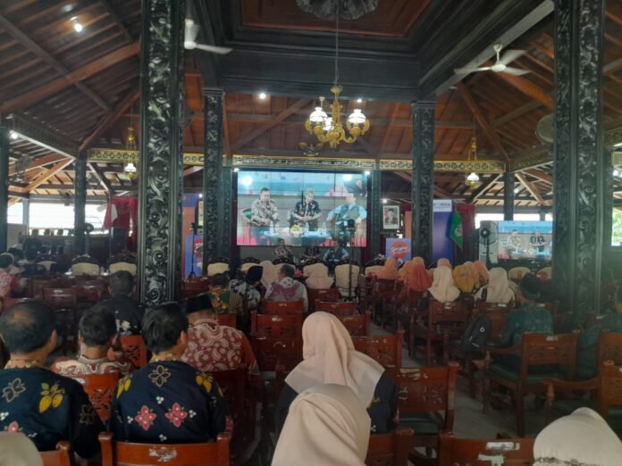 Pemkab Demak gelar LARWASDA 2025 dan Peringatan HAKORDIA sebagai wujud komitmen bersama memberantas korupsi melalui inovasi dan pengawasan desa di Pendopo Satya Bhakti Praja, Kamis (11/12/2025). (Foto: Sam)