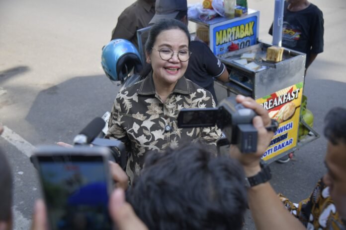 Wali Kota Semarang, Agustina Wilujeng saat memberikan keterangan kepada wartawan, Jumat (12/12/2025). (Foto : Dok Pemkot Semarang)