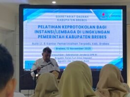Peningkatan kapasitas dan profesionalisme aparatur melalui kemitraan Bank Jateng dalam penyelenggaraan Pelatihan Keprotokolan bagi instansi dan lembaga di lingkungan Pemkab Brebes, yang berlangsung di Aula Lantai 6 Kantor Pemerintahan Terpadu Brebes pada hari Rabu (12/11/2025). (Foto : Dok Bank Jateng)