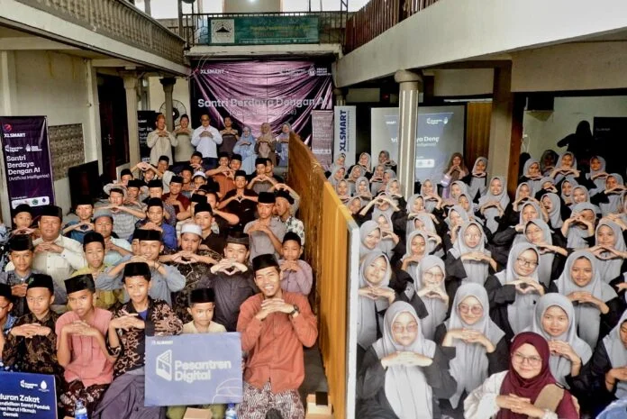 XLSMART menyelenggarakan program Pesantren Digital di Pondok Pesantren Nurul Hikmah Bintoro, Demak, Jawa Tengah, Rabu (10/12/2025). (Foto : Dok XLSMART)