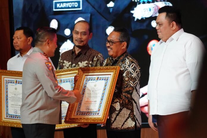 PT PLN (Persero) Unit Induk Transmisi Jawa Bagian Tengah (UIT JBT) meraih predikat GOLD pada Audit Sistem Manajemen Pengamanan (SMP) Objek Vital Nasional Tahun 2025. (Foto : Dok PLN)