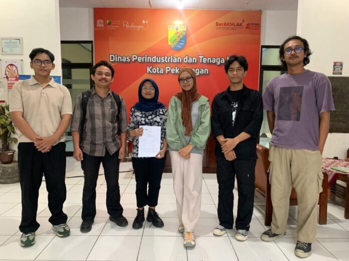 Pelaporan pemilik kapal kepada Dinas Perindustrian dan Tenaga Kerja (Dinperinaker) Kota Pekalongan. (Foto:Dok LBH Semarang)