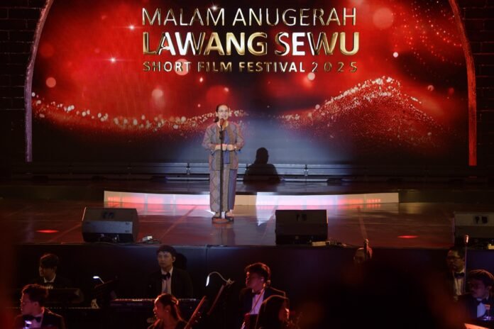 Wali Kota Semarang, Agustina Wilujeng menghadiri Malam Anugerah Lawang Sewu Short Film Festival (LSSFF) 2025 di Gedung Ki Narto Sabdo, Taman Budaya Raden Saleh (TBRS), Semarang, Jumat (19/12/2025). (Foto : Dok Pemkot Semarang)