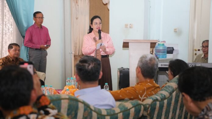 Wali Kota Semarang, Agustina Wilujeng saat pantauan Perayaan Natal Tahun 2025 dan kunjungan ke tokoh agama Nasrani bersama Forkopimda Kota Semarang, jajaran Pemkot Semarang dan FKUB Kota Semarang. (Foto : Dok Pemkot Semarang)