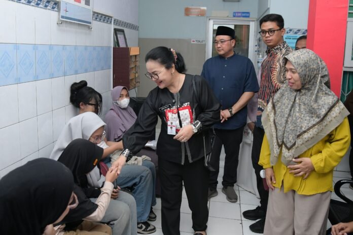 Wali kota Semarang, Agustina Wilujeng saat meninjau Puskesmas di Kelurahan Bangetayu Wetan belum lama ini. (Foto : Dok Pemkot Semarang)