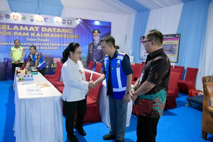Wali Kota Semarang, Agustina Wilujeng melakukan pemantauan terkait kesiapan pengamanan perayaan Natal 2025 dan Tahun Baru 2026, Selasa (23/12/2025). (Foto : Dok Pemkot Semarang)