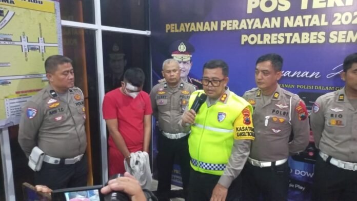 Sopir bus PO Cahaya Trans, Gilang atau GIF (22) yang mengalami kecelakaan di exit Tol Krapyak, Semarang. (Foto:Kamal)