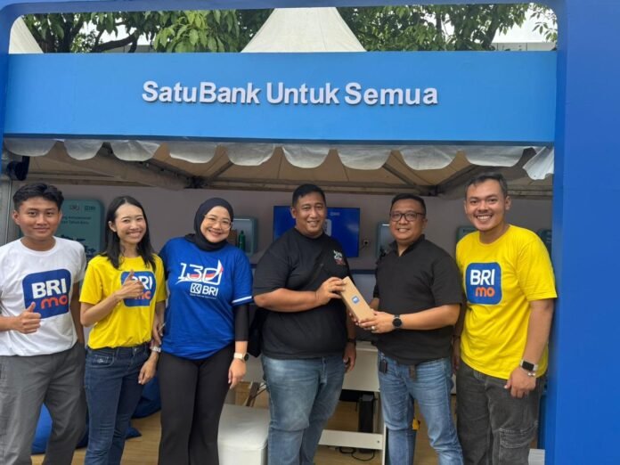 PT Bank Rakyat Indonesia (Persero) Tbk (BRI) mendirikan stand layanan di Rest Area 429A, yang strategis bagi para pemudik dan wisatawan yang melintasi jalur tol. (Foto : Dok BRI)