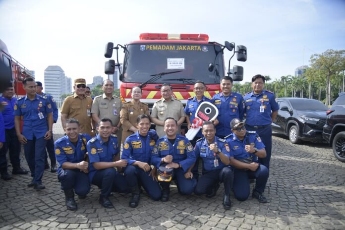Wali Kota Semarang Agustina menghadiri penerimaan hibah 1 unit armada pemadam kebakaran dari Pemerintah Provinsi DKI Jakarta untuk Pemkot Semarang, Senin (29/12/2025). (Foto : Dok Pemkot Semarang)