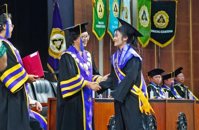 wisuda SCU Semarang