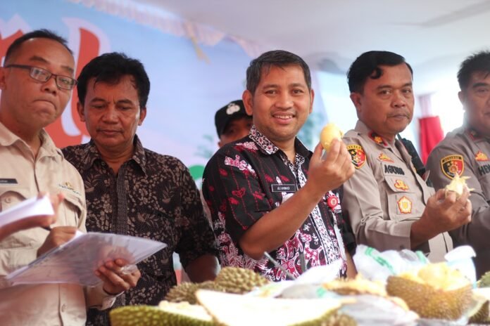 estival Durian Gunungpati saat kontes durian terunggul