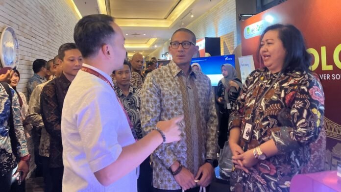 Bank Jateng Cabang Koordinator Surakarta menunjukkan peran aktifnya dalam mendukung penguatan iklim investasi daerah dengan berpartisipasi pada ajang Solo Investment Forum 2025 yang digelar pada Jumat (12/12/2025) di Grand Keraton Swiss-Belinn Saripetojo Solo. (Foto : Dok Bank Jateng)