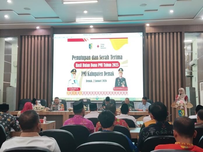 Suasana penutupan dan serah terima hasil Bulan Dana PMI Kabupaten Demak Tahun 2025 di Gedung Gradhika Bina Praja, Jumat (2/1/2026). (Foto:Sam)