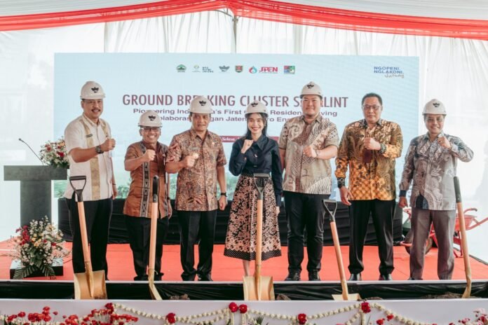 Gubernur Jawa Tengah Ahmad Luthfi Co-Founder The Grandia Group Aurellia Inez Megaputri usai melakukan ground breaking, Selasa (13/01/2025). (Foto : Dok The Grandia Group)