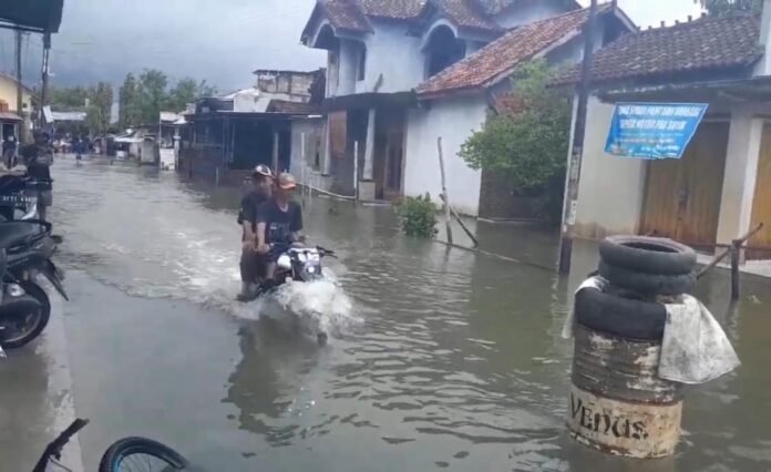 Banjir yang melanda Dukuh Kedung Banteng, Desa Wonorejo, Kecamatan Karanganyar, Kabupaten Demak. (Foto : Sam)