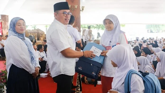 Bank Jateng berkolaborasi bersama Pemkot Magelang dan Baznas memberikan santunan kepada 468 anak yatim piatu di Pendopo Pengabdian, Rabu (7/1/2026). (Foto : Dok Bank Jateng)