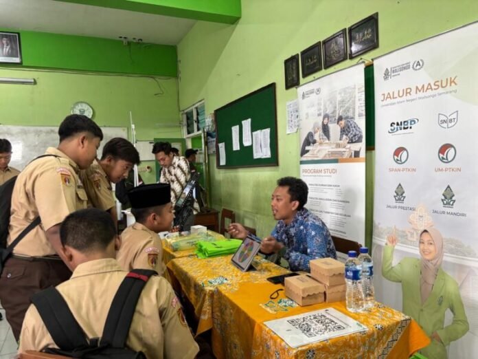 Universitas Islam Negeri (UIN) Walisongo Semarang hadir menyapa para siswa dalam gelaran Edu Expo 2026 yang diselenggarakan oleh SMA MTA Surakarta pada Sabtu (17/1/2026). (Foto : Dok UIN Walisongo Semarang)