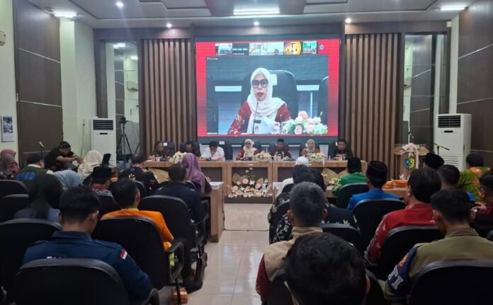 Bupati Demak Eisti’anah menyampaikan arah kebijakan pembangunan daerah dalam Forum Konsultasi Publik RKPD 2027 di Gedung Gradhika Bina Praja, Kamis (22/1/2026). (Foto:Sam)