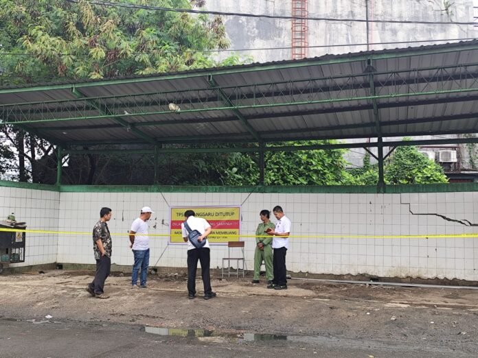 Pemkot Semarang menutup Tempat Pembuangan Sampah (TPS) Karangsaru yang berada di Kecamatan Semarang Tengah, Selasa (27/1/2026). (Foto : Dok Pemkot Semarang)