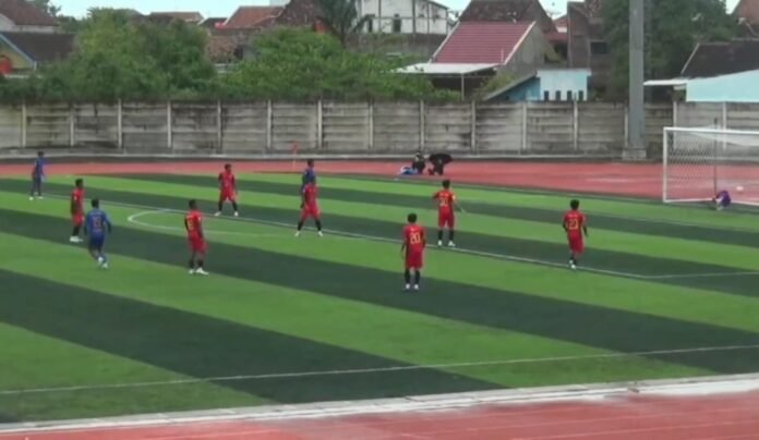 PSD Demak memastikan tiket ke babak 8 besar Liga 4 Jawa Tengah usai menyingkirkan Persibat Batang melalui adu penalti dengan skor 4-1 di Stadion Sultan Fatah Demak, Rabu (28/1/2026). (Foto:Sam)