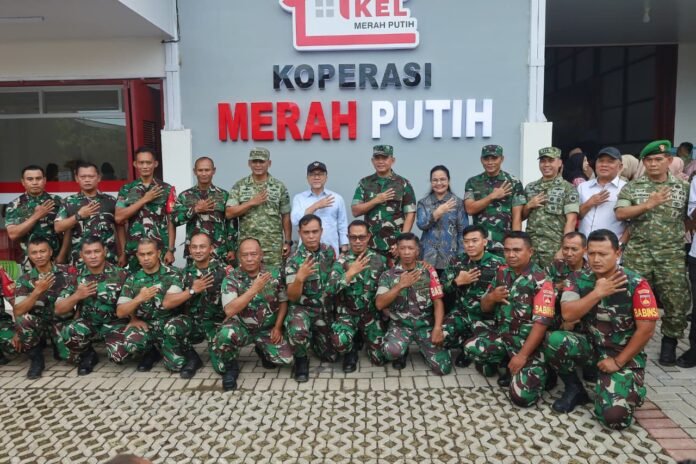 Menteri Koordinator (Menko) Bidang Pangan, Zulkifli Hasan saat mengunjungi Koperasi Desa/Kelurahan Merah Putih (KKMP) Sampangan. (Foto : Dok Pemkot Semarang)