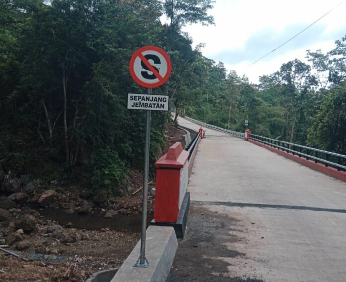 Pemkot Semarang melalui Dinas Pekerjaan Umum (DPU) telah menyelesaikan pembangunan Jembatan Persen di Jalan Jembatan Kali Kidang. (Foto : Dok Pemkot Semarang)