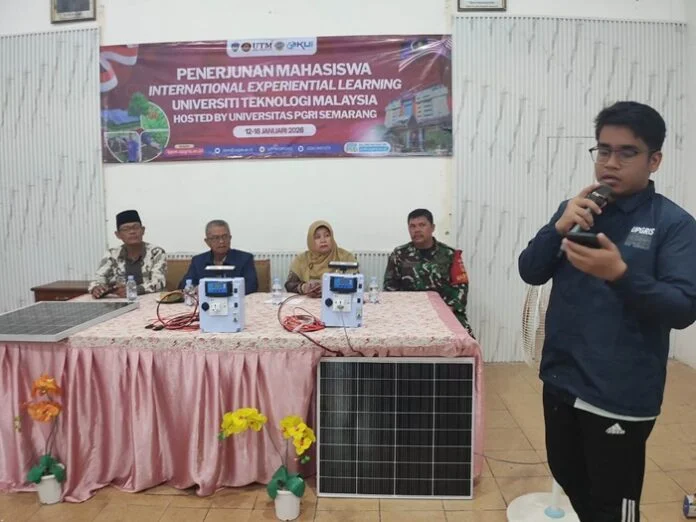 Penyerahan SUrya Panel