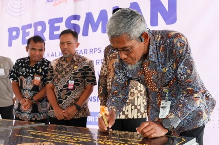Sekretaris Daerah Provinsi Jawa Tengah Sumarno ketika meresmikan