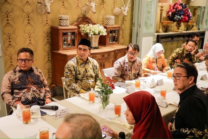 Wakil Gubernur Jateng Taj Yasin Maimoen bersama Gubernur Prefektur Kagawa Jepang di Bunga Rampai Restaurant, Jl Teuku Cik Ditiro, Menteng, Jakarta Pusat